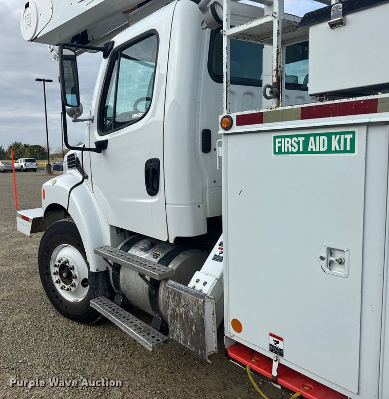 image for item ER2470 2006 Freightliner Business Class M2 bucket truck