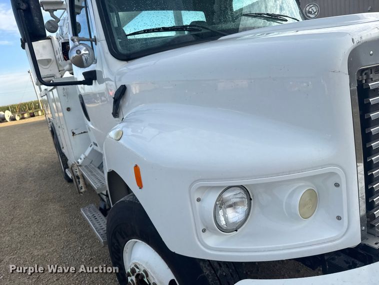 image for item ER2470 2006 Freightliner Business Class M2 bucket truck