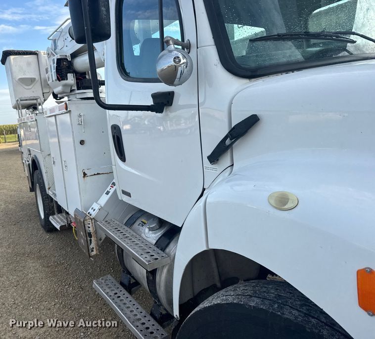 image for item ER2470 2006 Freightliner Business Class M2 bucket truck