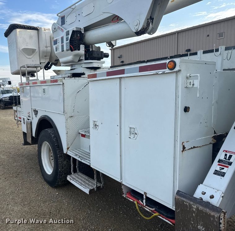 image for item ER2470 2006 Freightliner Business Class M2 bucket truck