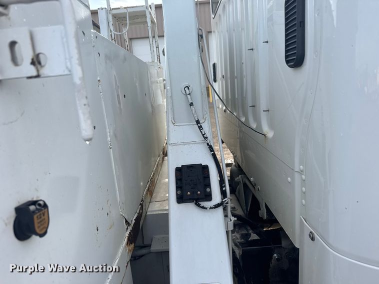 image for item ER2470 2006 Freightliner Business Class M2 bucket truck