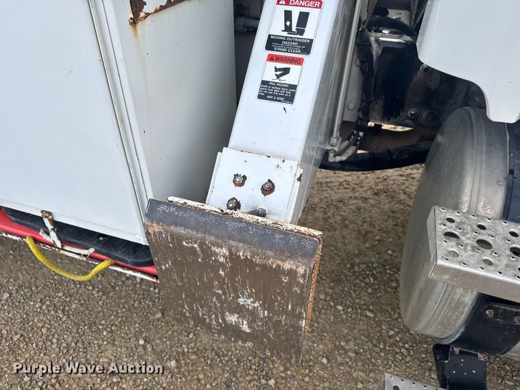 image for item ER2470 2006 Freightliner Business Class M2 bucket truck