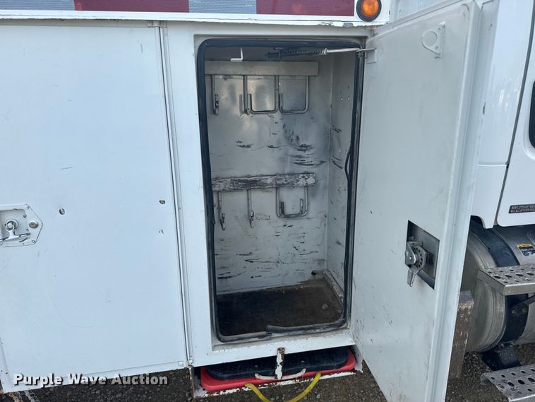 image for item ER2470 2006 Freightliner Business Class M2 bucket truck