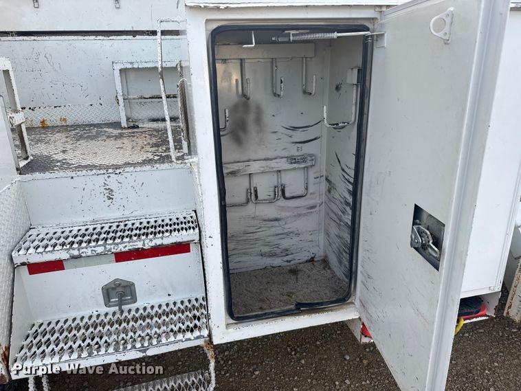 image for item ER2470 2006 Freightliner Business Class M2 bucket truck