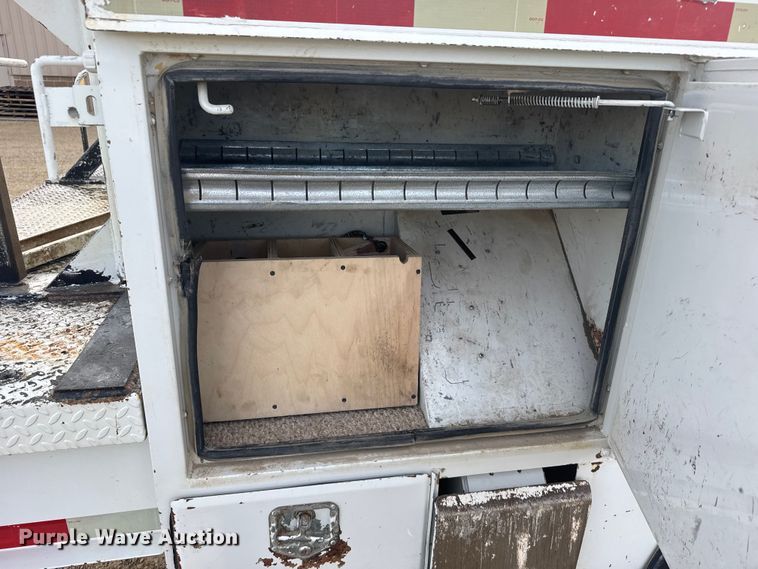 image for item ER2470 2006 Freightliner Business Class M2 bucket truck