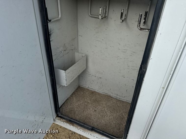 image for item ER2470 2006 Freightliner Business Class M2 bucket truck