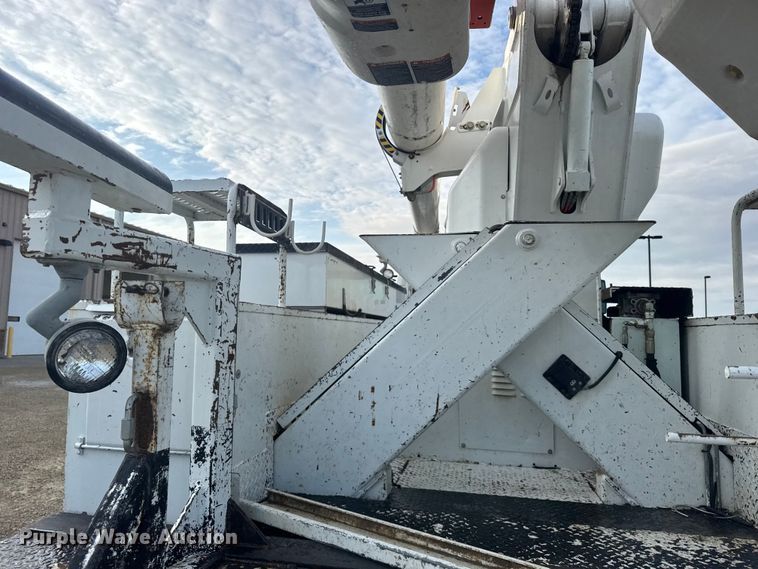 image for item ER2470 2006 Freightliner Business Class M2 bucket truck