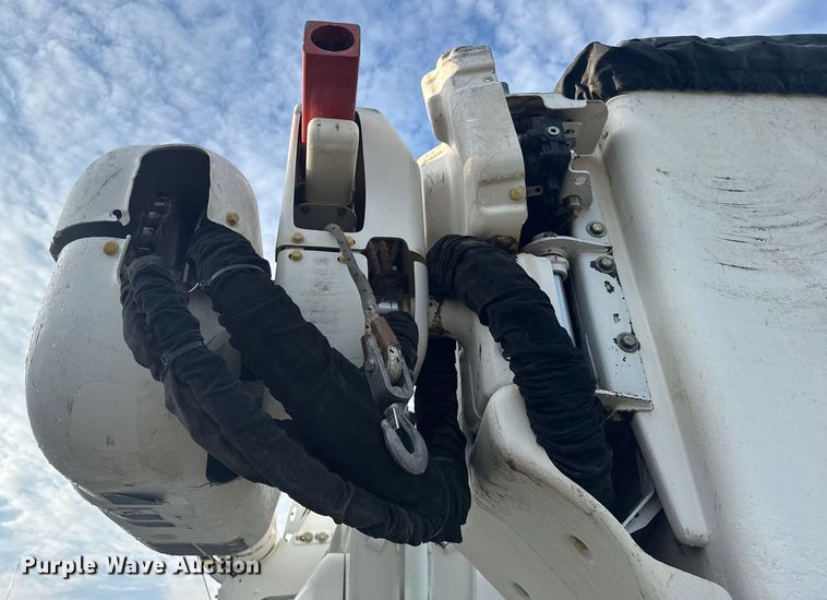 image for item ER2470 2006 Freightliner Business Class M2 bucket truck