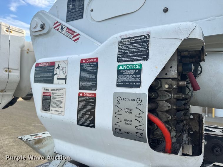 image for item ER2470 2006 Freightliner Business Class M2 bucket truck