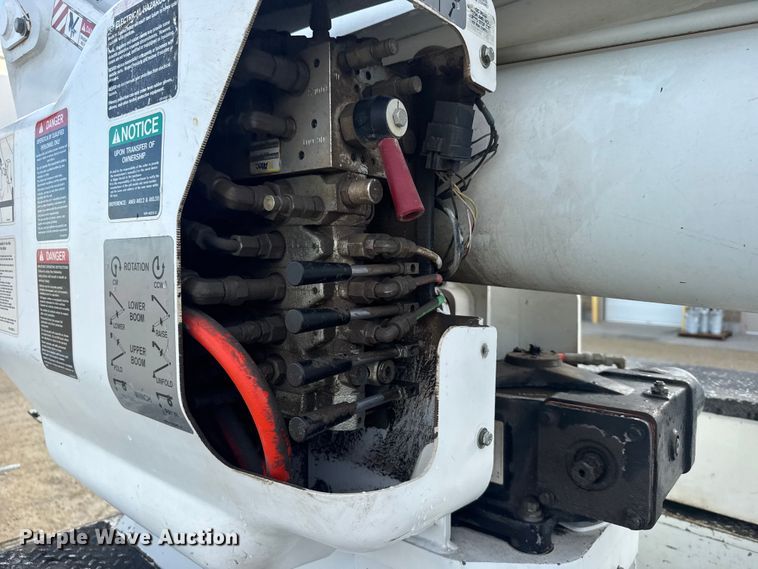 image for item ER2470 2006 Freightliner Business Class M2 bucket truck