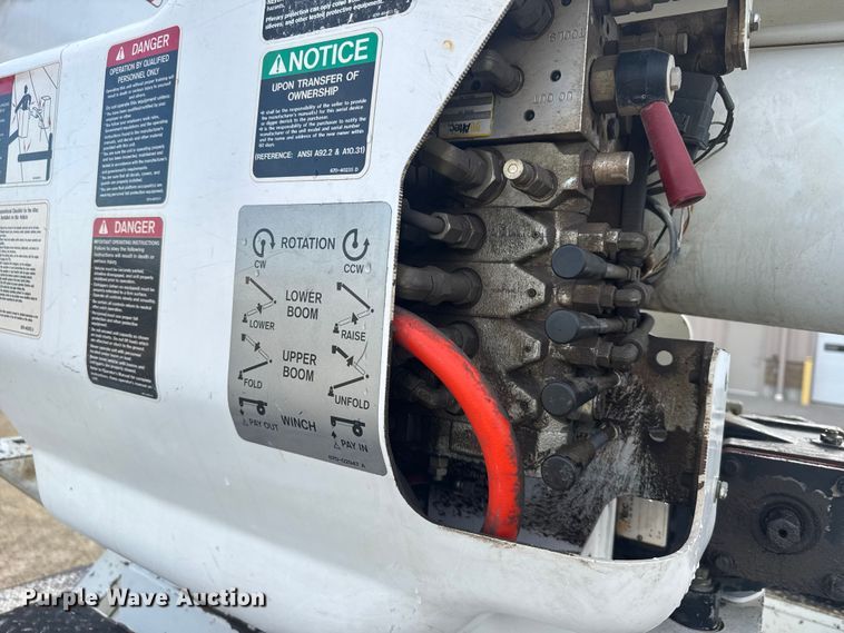 image for item ER2470 2006 Freightliner Business Class M2 bucket truck