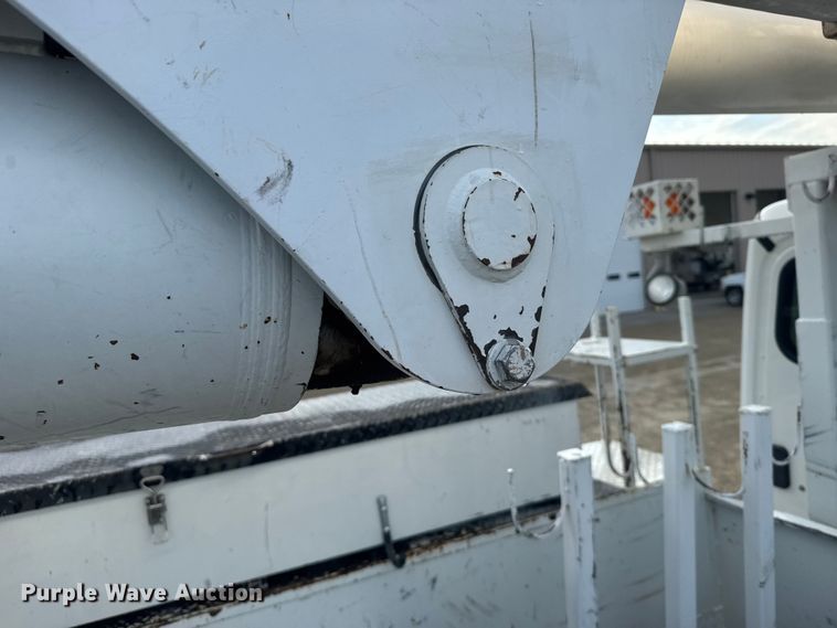 image for item ER2470 2006 Freightliner Business Class M2 bucket truck