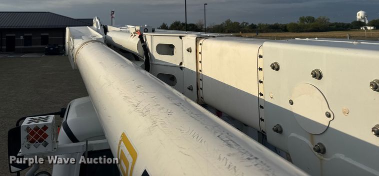 image for item ER2470 2006 Freightliner Business Class M2 bucket truck