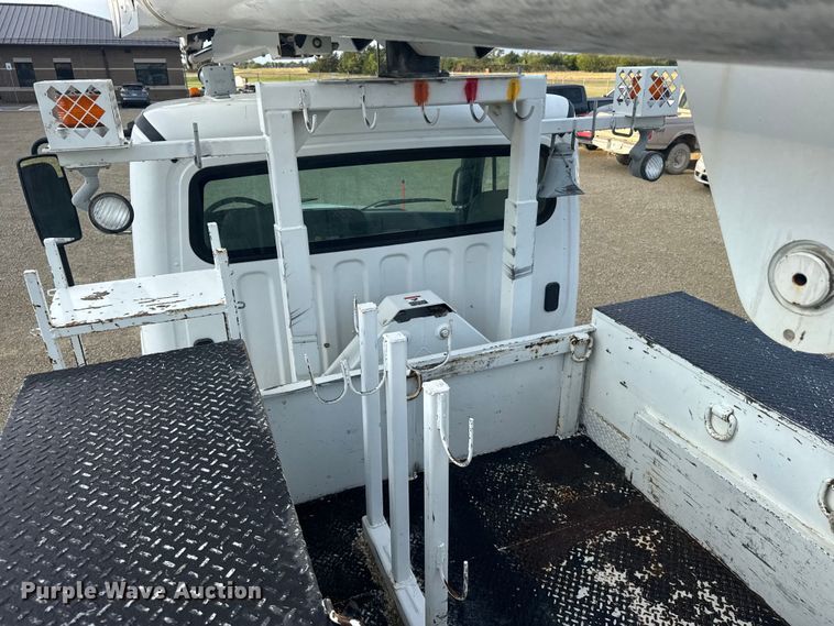 image for item ER2470 2006 Freightliner Business Class M2 bucket truck