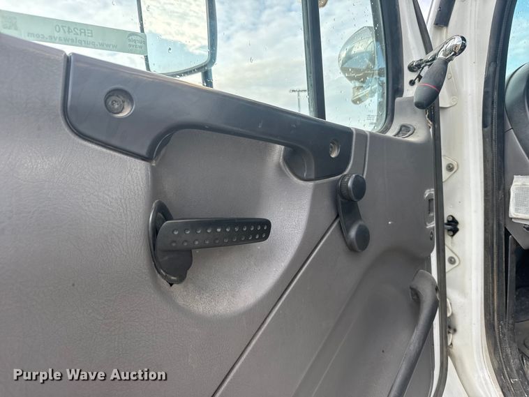 image for item ER2470 2006 Freightliner Business Class M2 bucket truck