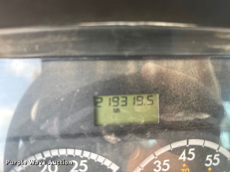 image for item ER2470 2006 Freightliner Business Class M2 bucket truck