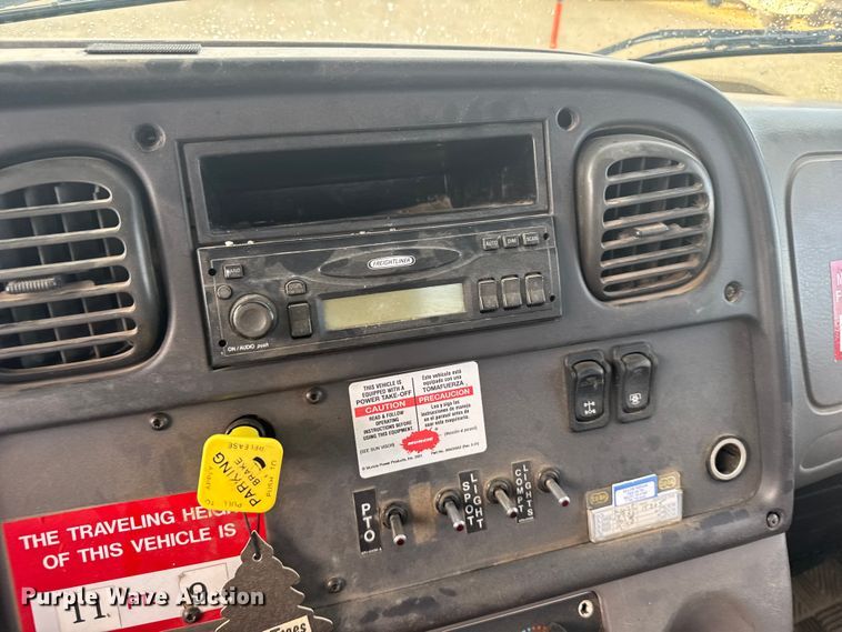 image for item ER2470 2006 Freightliner Business Class M2 bucket truck