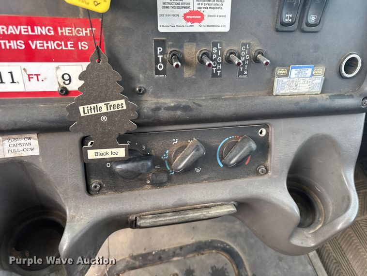 image for item ER2470 2006 Freightliner Business Class M2 bucket truck