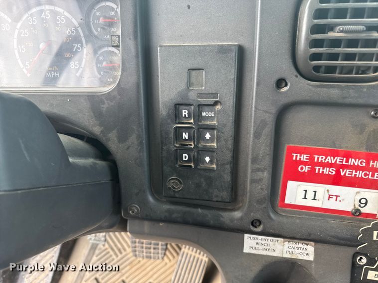 image for item ER2470 2006 Freightliner Business Class M2 bucket truck