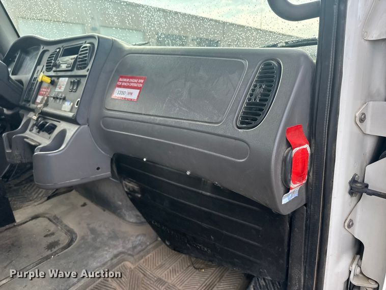 image for item ER2470 2006 Freightliner Business Class M2 bucket truck