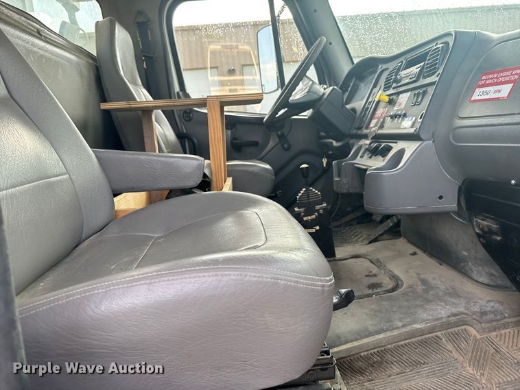 image for item ER2470 2006 Freightliner Business Class M2 bucket truck