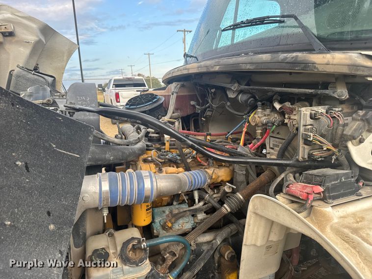 image for item ER2470 2006 Freightliner Business Class M2 bucket truck