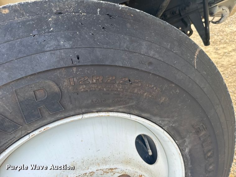 image for item ER2470 2006 Freightliner Business Class M2 bucket truck