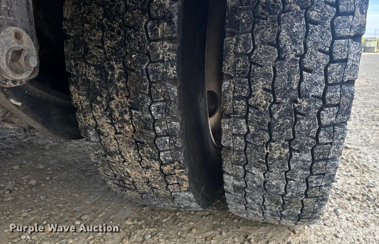 image for item ER2470 2006 Freightliner Business Class M2 bucket truck