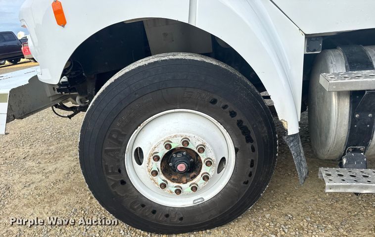 image for item ER2470 2006 Freightliner Business Class M2 bucket truck