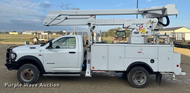image for item ER2471 2019 Dodge Ram 5500 bucket truck