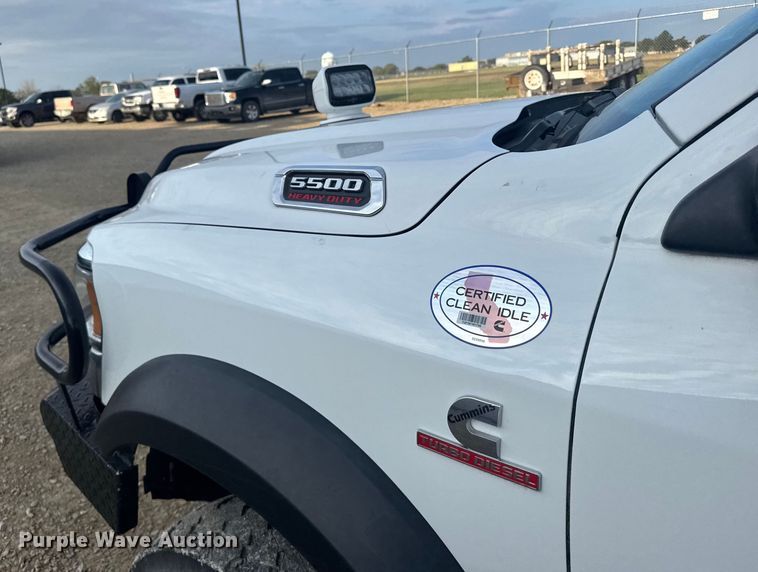 image for item ER2471 2019 Dodge Ram 5500 bucket truck