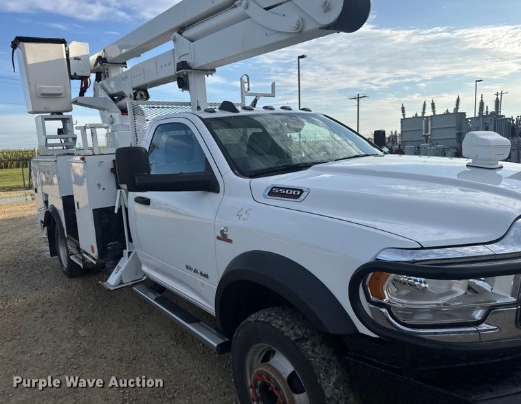 image for item ER2471 2019 Dodge Ram 5500 bucket truck