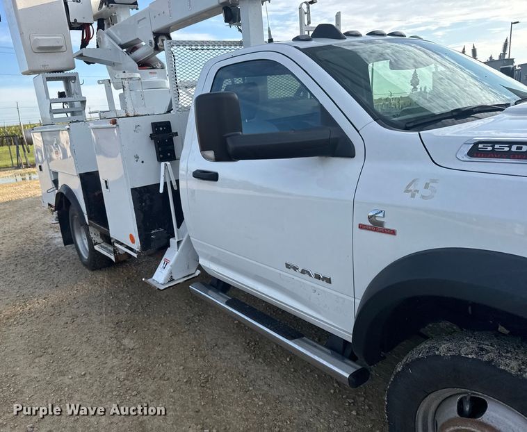 image for item ER2471 2019 Dodge Ram 5500 bucket truck
