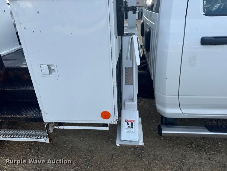 image for item ER2471 2019 Dodge Ram 5500 bucket truck
