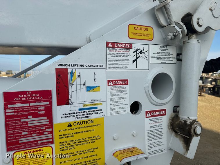 image for item ER2471 2019 Dodge Ram 5500 bucket truck