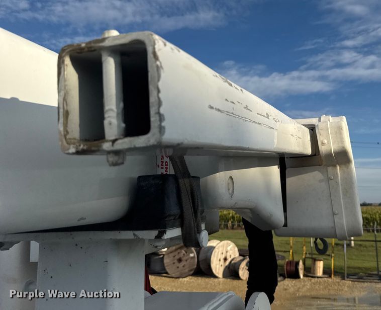 image for item ER2471 2019 Dodge Ram 5500 bucket truck