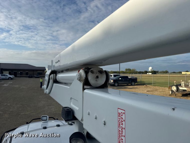 image for item ER2471 2019 Dodge Ram 5500 bucket truck