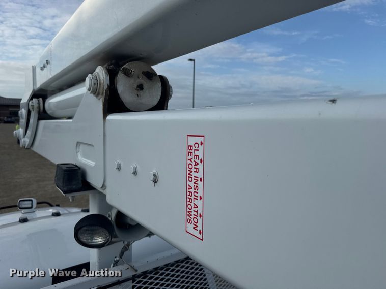 image for item ER2471 2019 Dodge Ram 5500 bucket truck