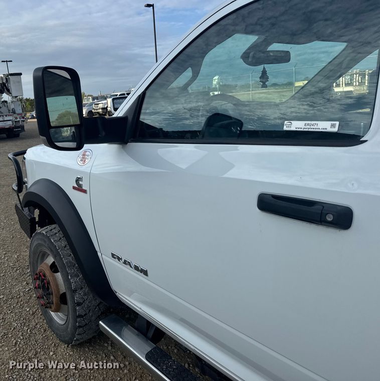 image for item ER2471 2019 Dodge Ram 5500 bucket truck