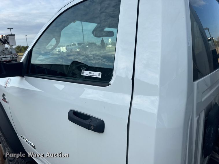 image for item ER2471 2019 Dodge Ram 5500 bucket truck