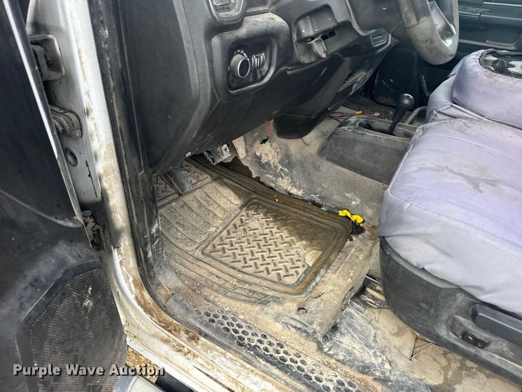 image for item ER2471 2019 Dodge Ram 5500 bucket truck