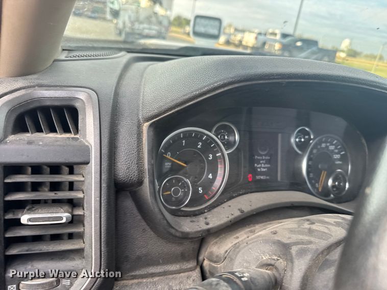 image for item ER2471 2019 Dodge Ram 5500 bucket truck