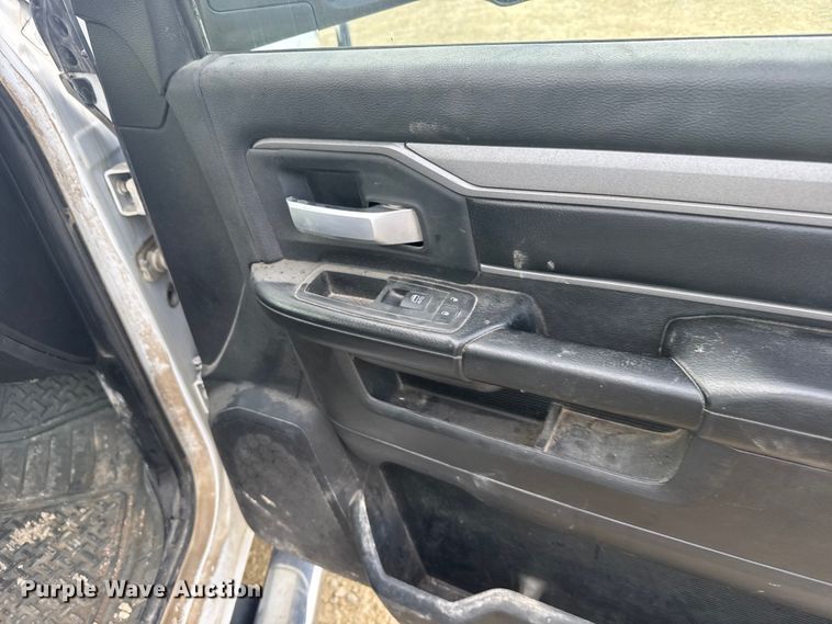 image for item ER2471 2019 Dodge Ram 5500 bucket truck