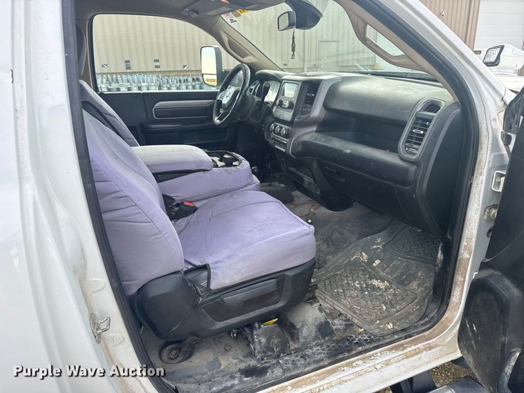 image for item ER2471 2019 Dodge Ram 5500 bucket truck