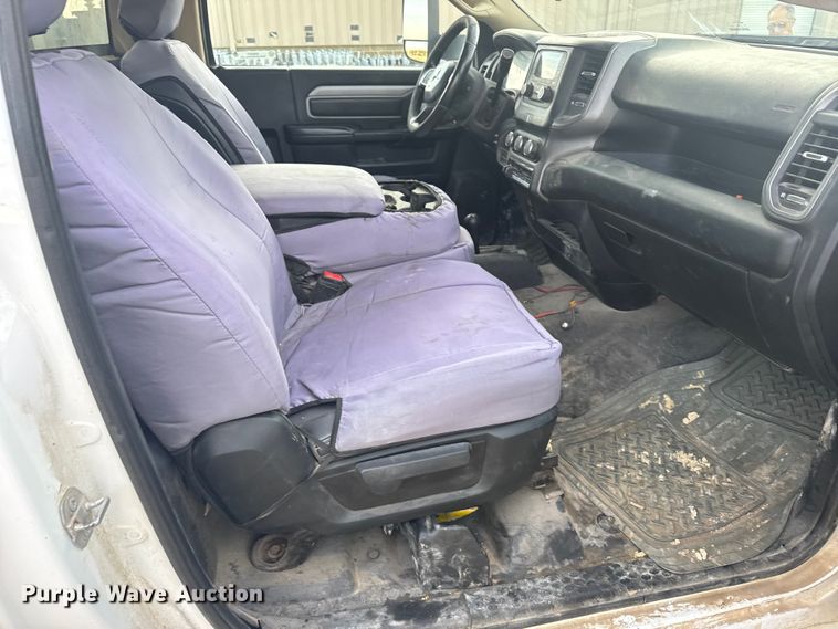 image for item ER2471 2019 Dodge Ram 5500 bucket truck