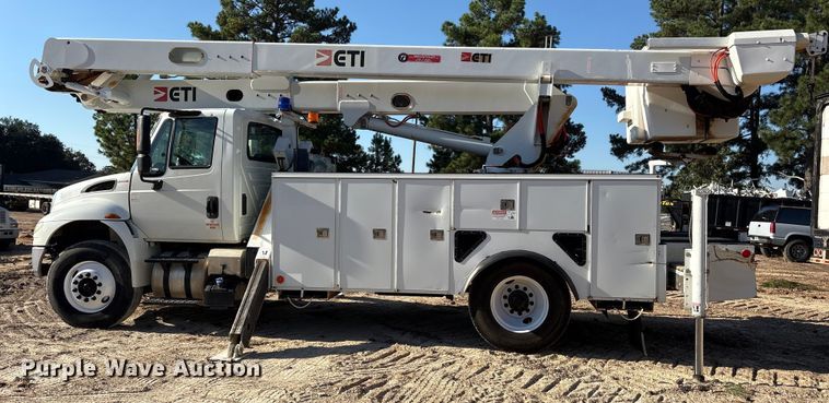 image for item ET7090 2016 International 4300  bucket truck