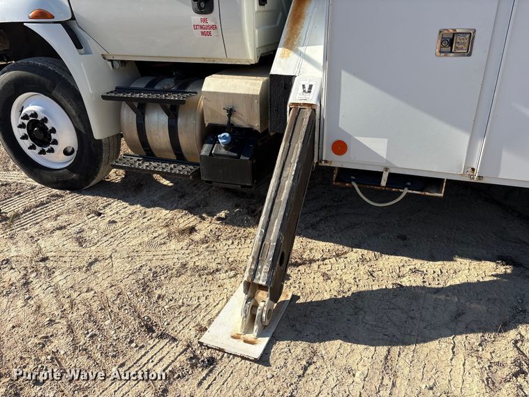 image for item ET7090 2016 International 4300  bucket truck