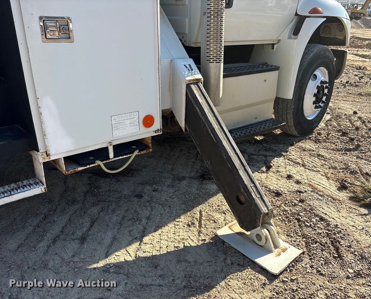 image for item ET7090 2016 International 4300  bucket truck