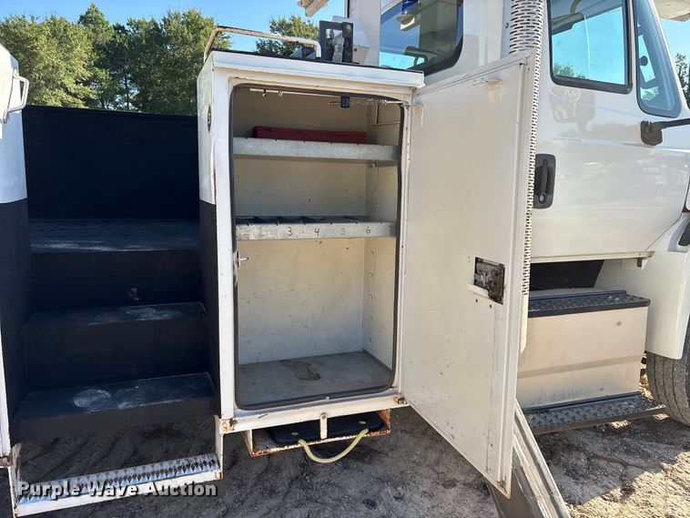 image for item ET7090 2016 International 4300  bucket truck