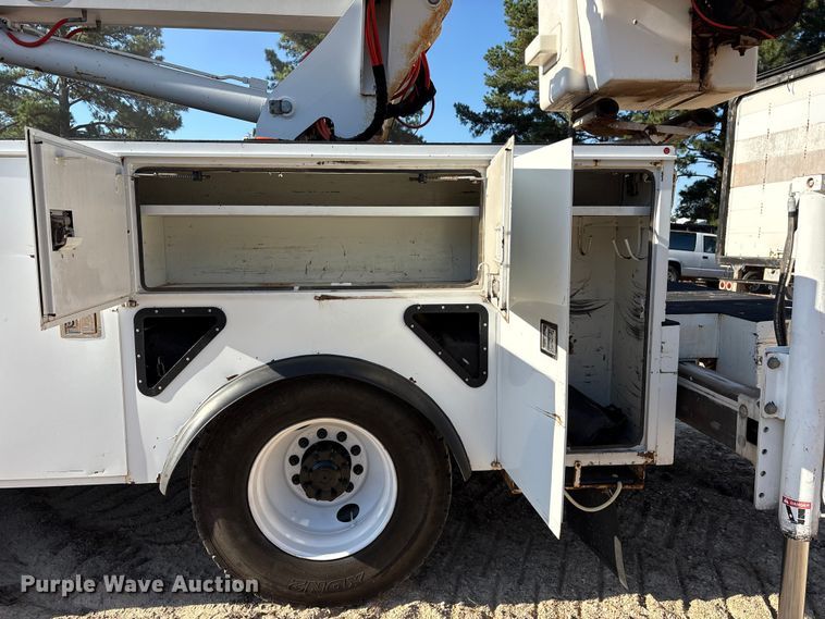 image for item ET7090 2016 International 4300  bucket truck